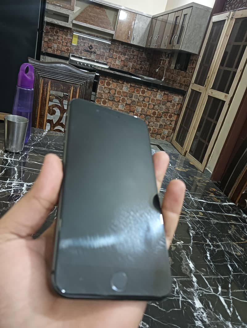 Apple iPhone 8 Plus 3
