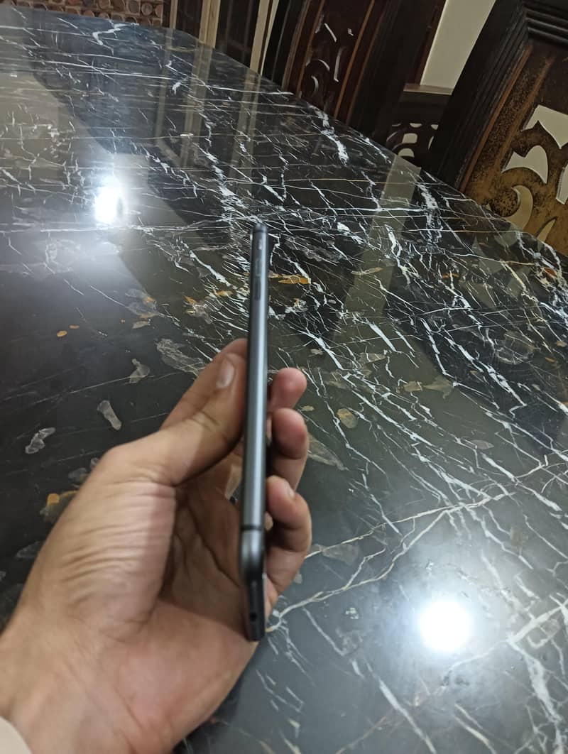 Apple iPhone 8 Plus 4