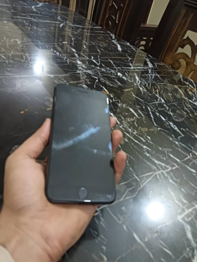 Apple iPhone 8 Plus 5