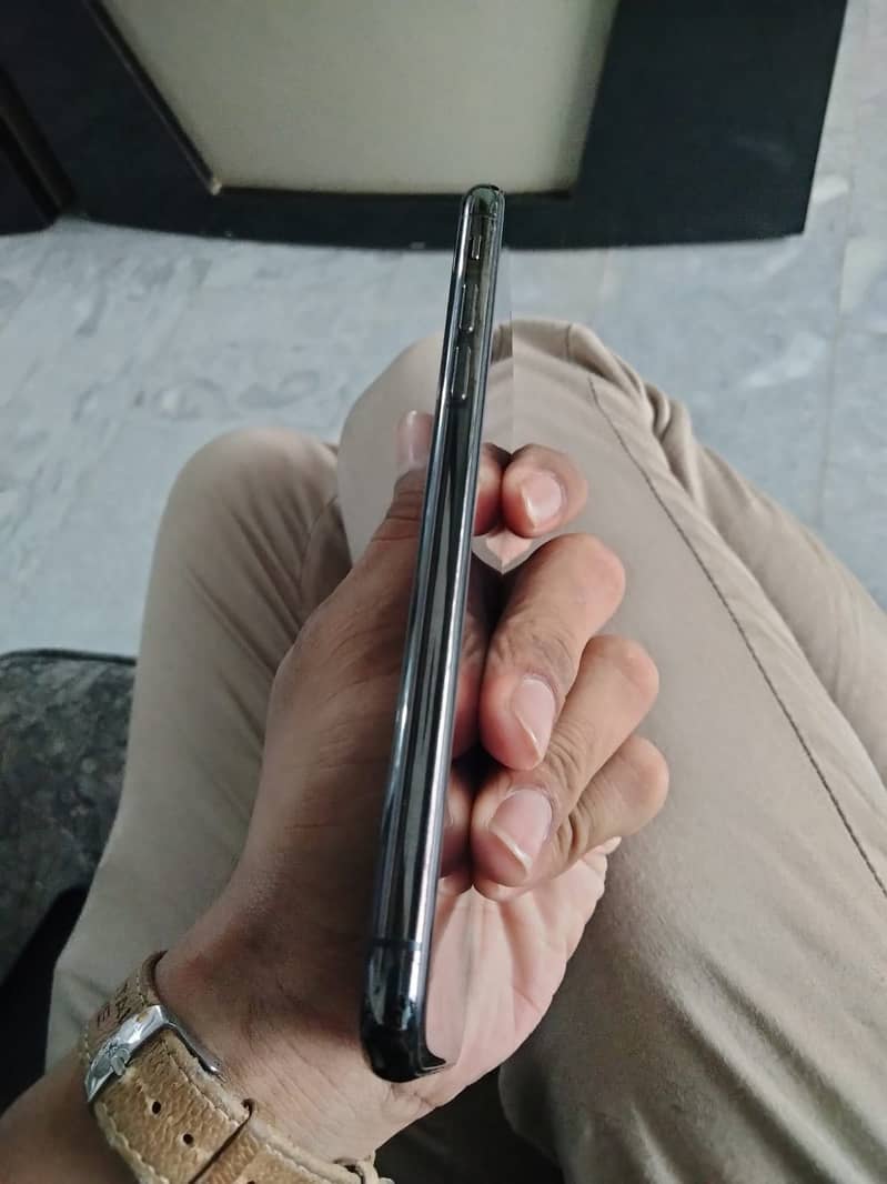 Apple iPhone X 3