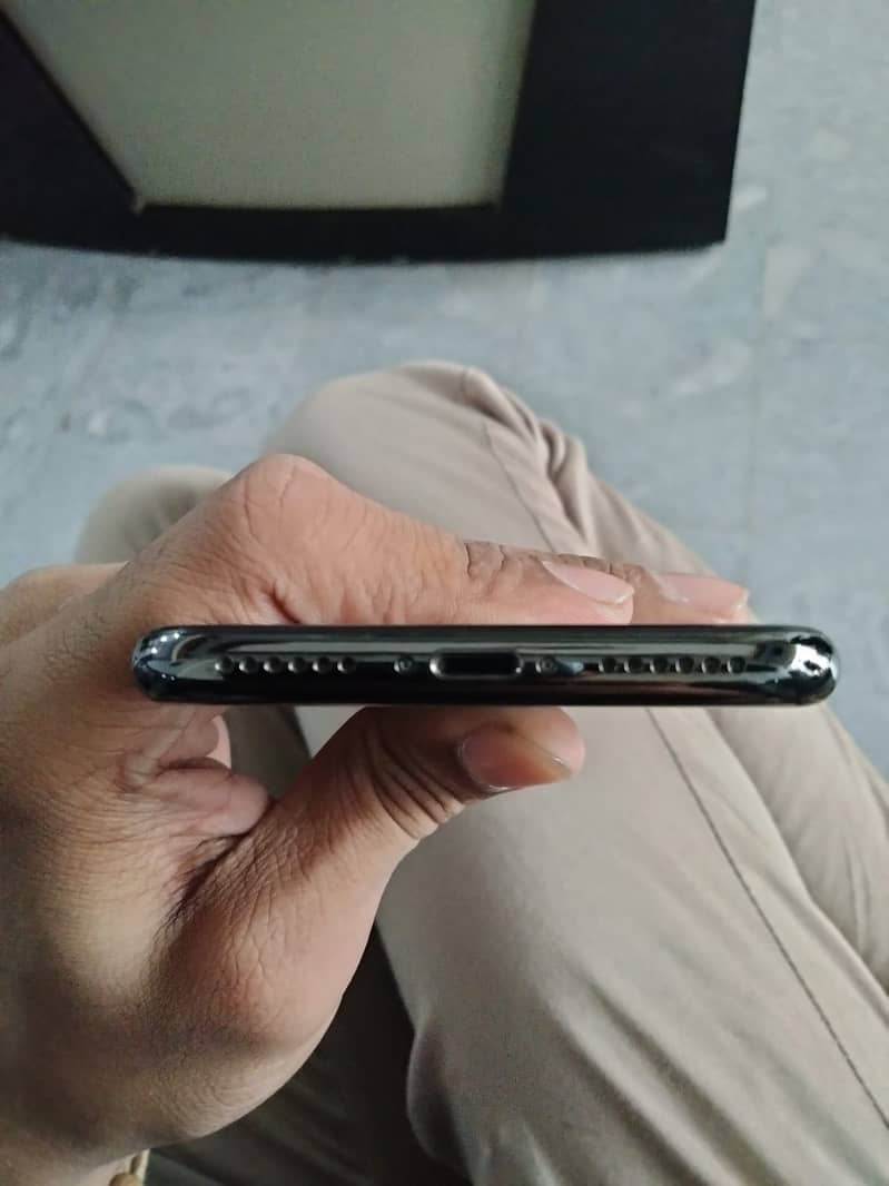 Apple iPhone X 5