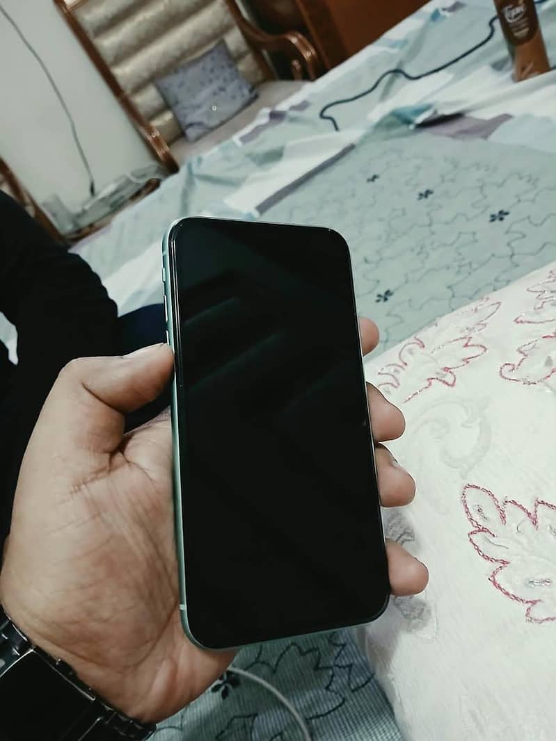 Apple iPhone 11 3
