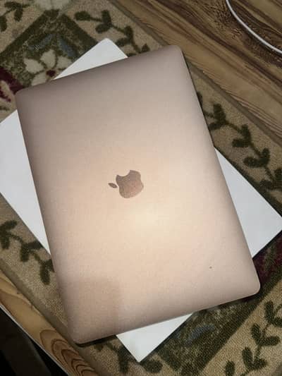 M1 Air 2020 with box