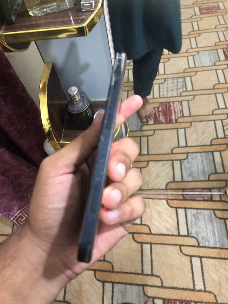 Apple iPhone 13 2