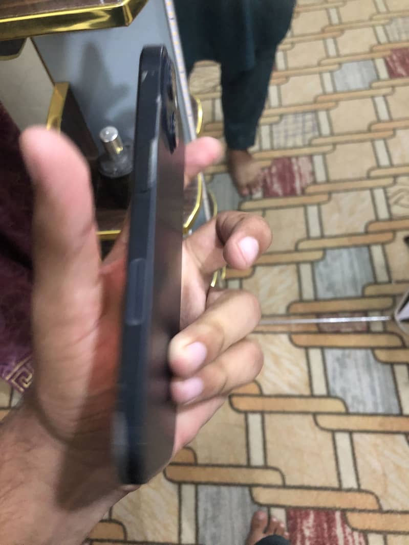 Apple iPhone 13 4