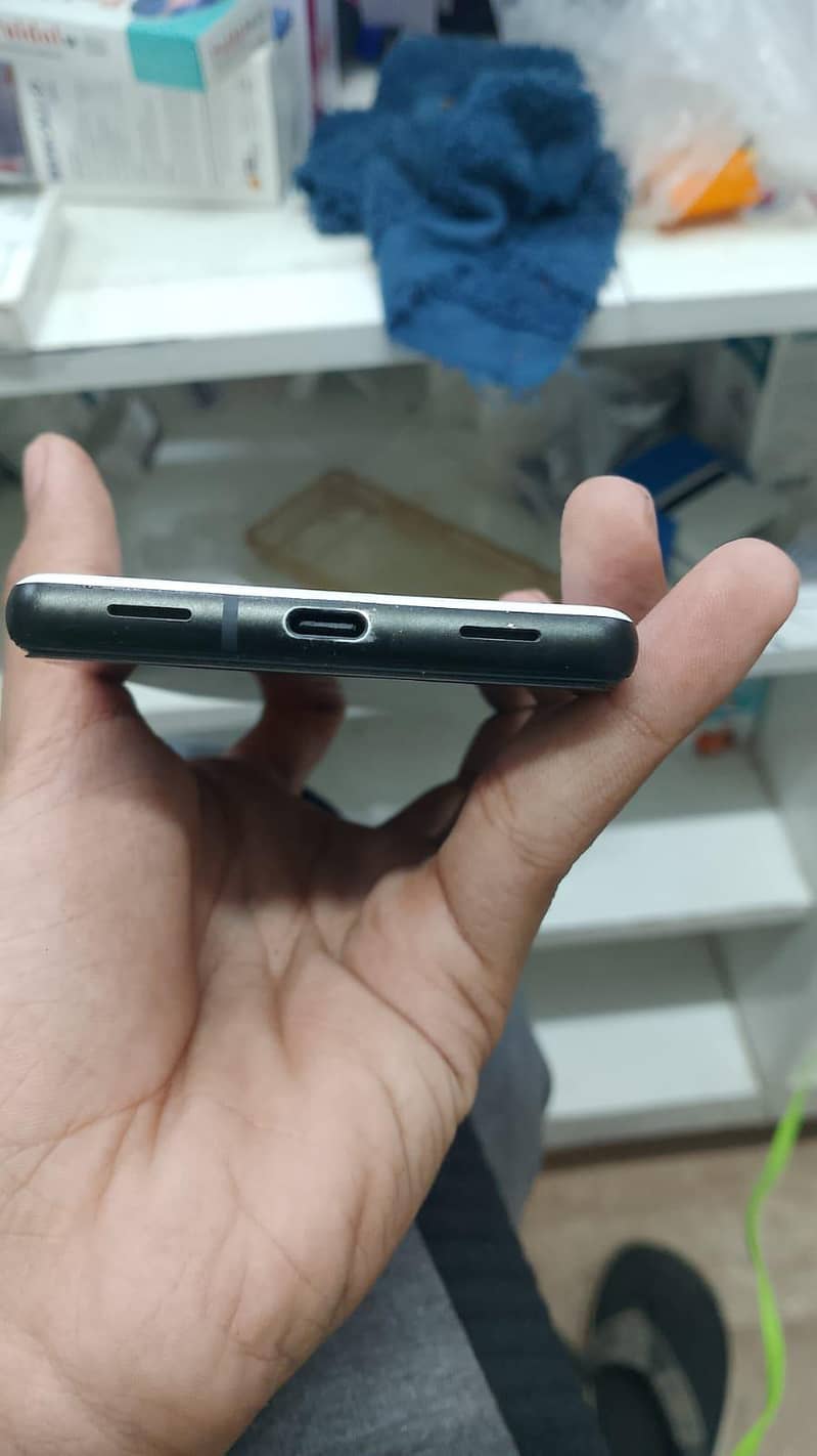 Google Pixel 6a 5