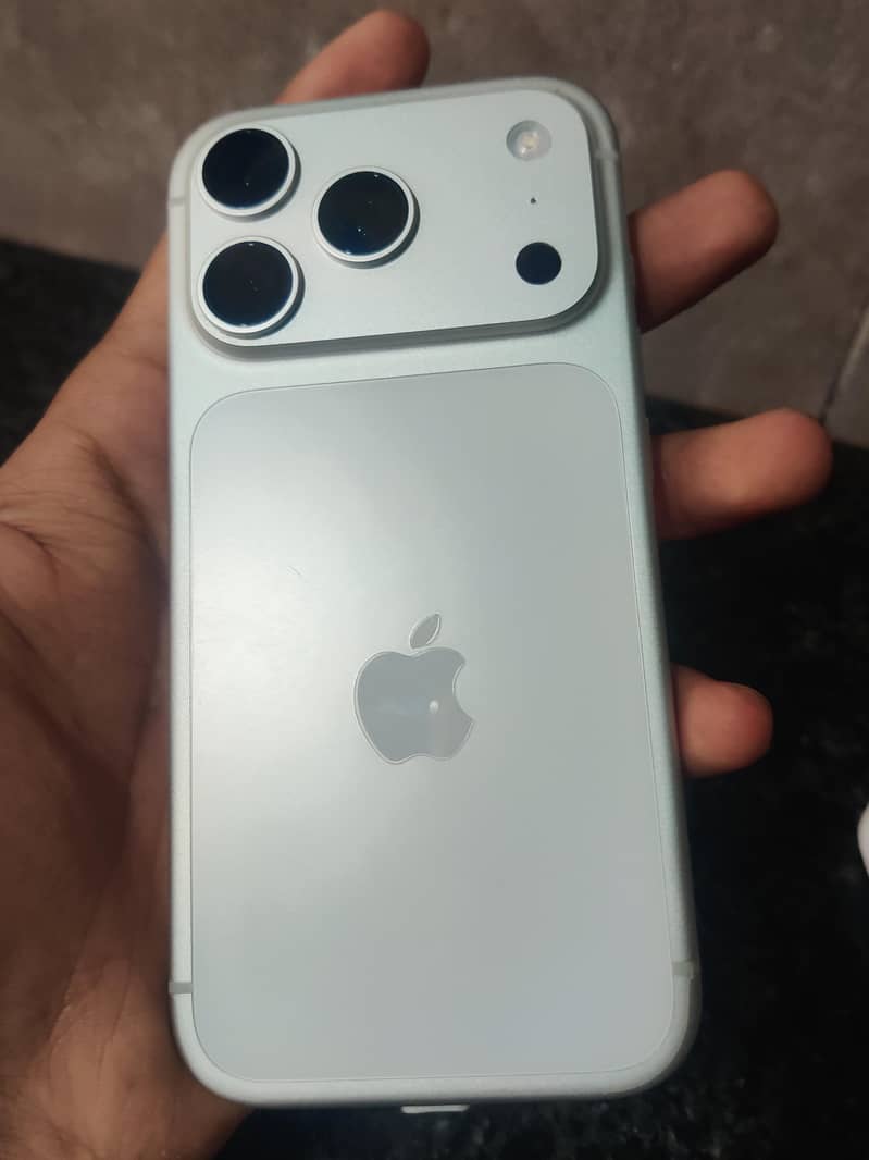 Apple iPhone 17 Pro 0