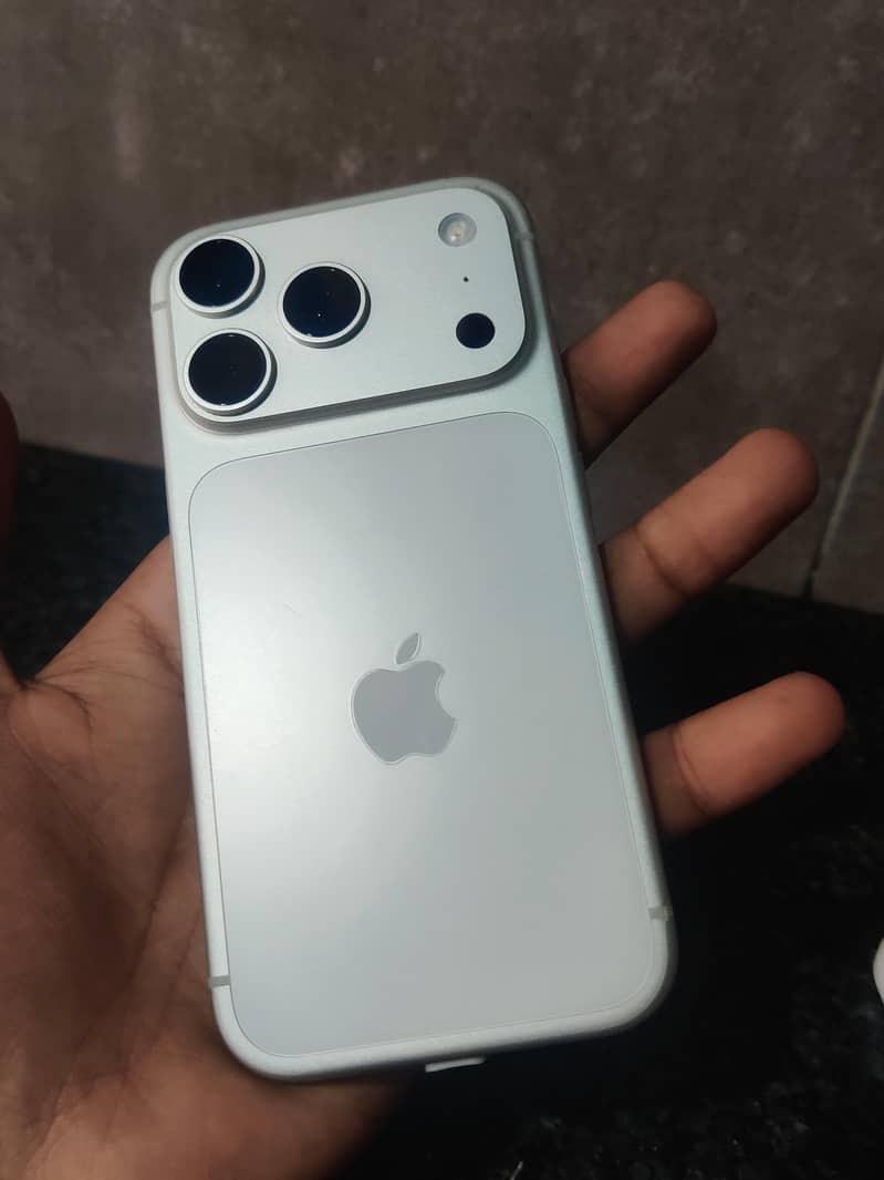 Apple iPhone 17 Pro 3