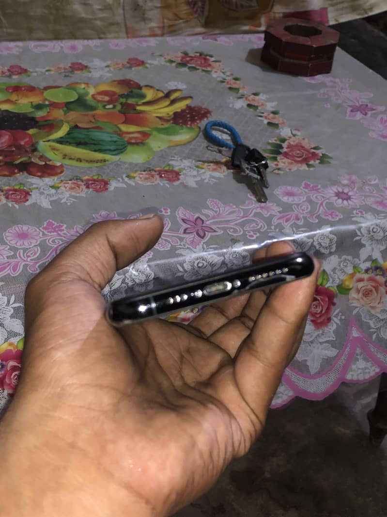 Apple iPhone 11 Pro 2