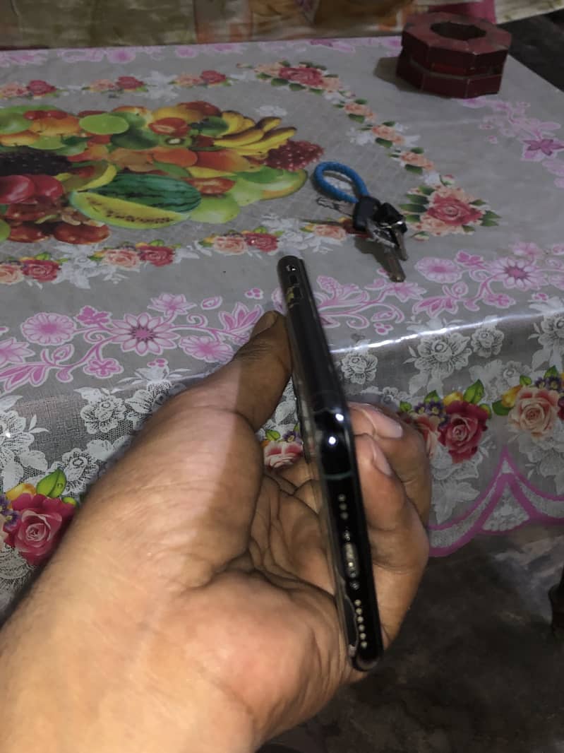 Apple iPhone 11 Pro 3