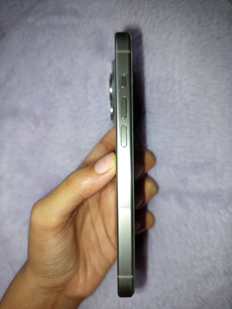 Apple iPhone 15 Pro 2