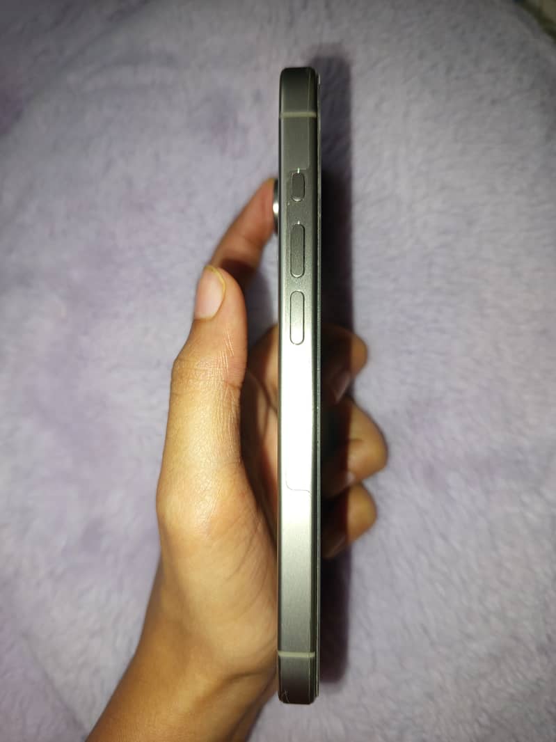 Apple iPhone 15 Pro 3