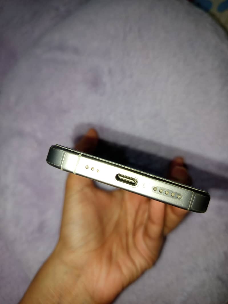 Apple iPhone 15 Pro 4