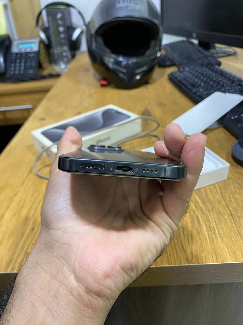 Apple iPhone 15 Pro Max 3