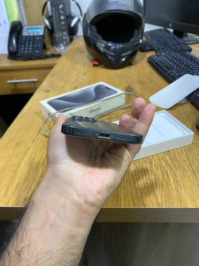 Apple iPhone 15 Pro Max 4