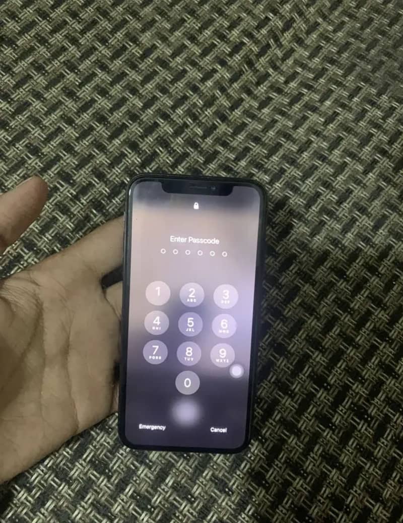 Apple iPhone XS 3