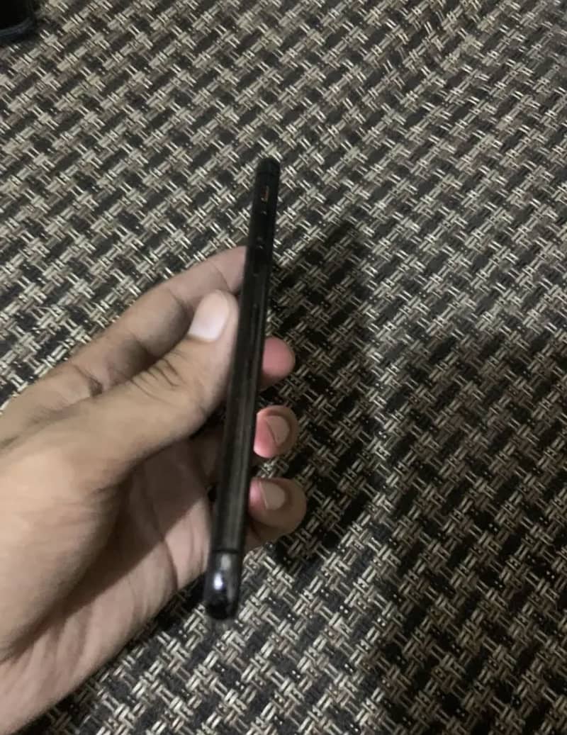 Apple iPhone XS 4