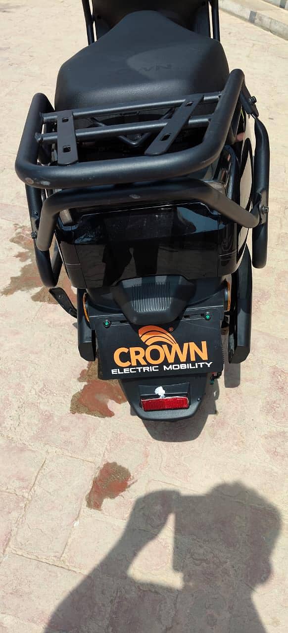 Crown Flash 4