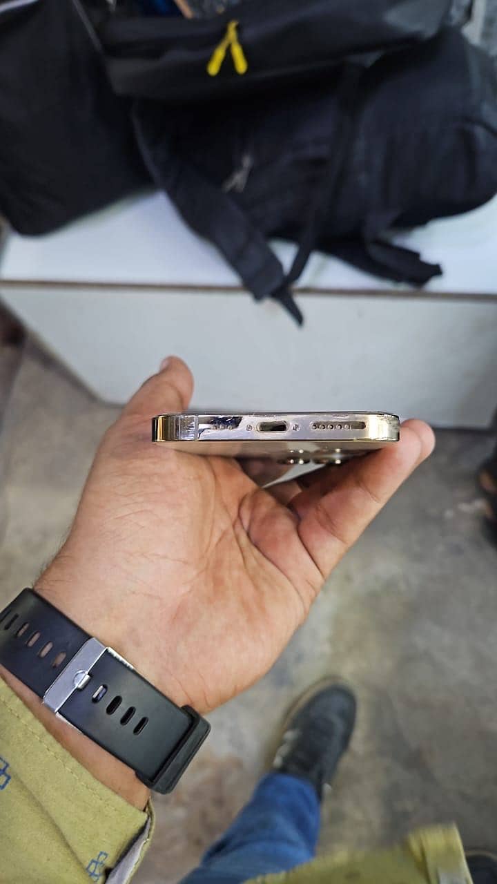 Apple iPhone 13 Pro 2