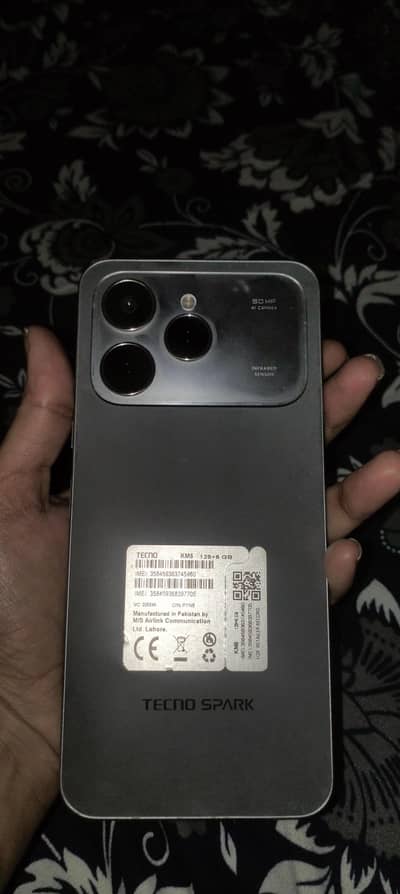 40 spark 40 tecno
