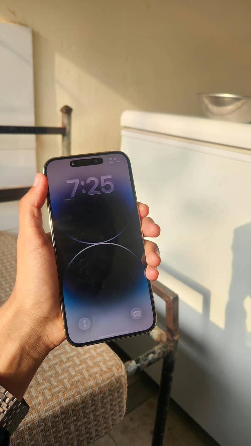 Apple iPhone 14 Pro Max 0