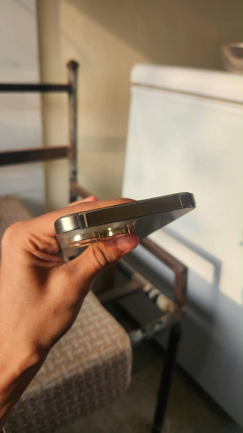 Apple iPhone 14 Pro Max 2