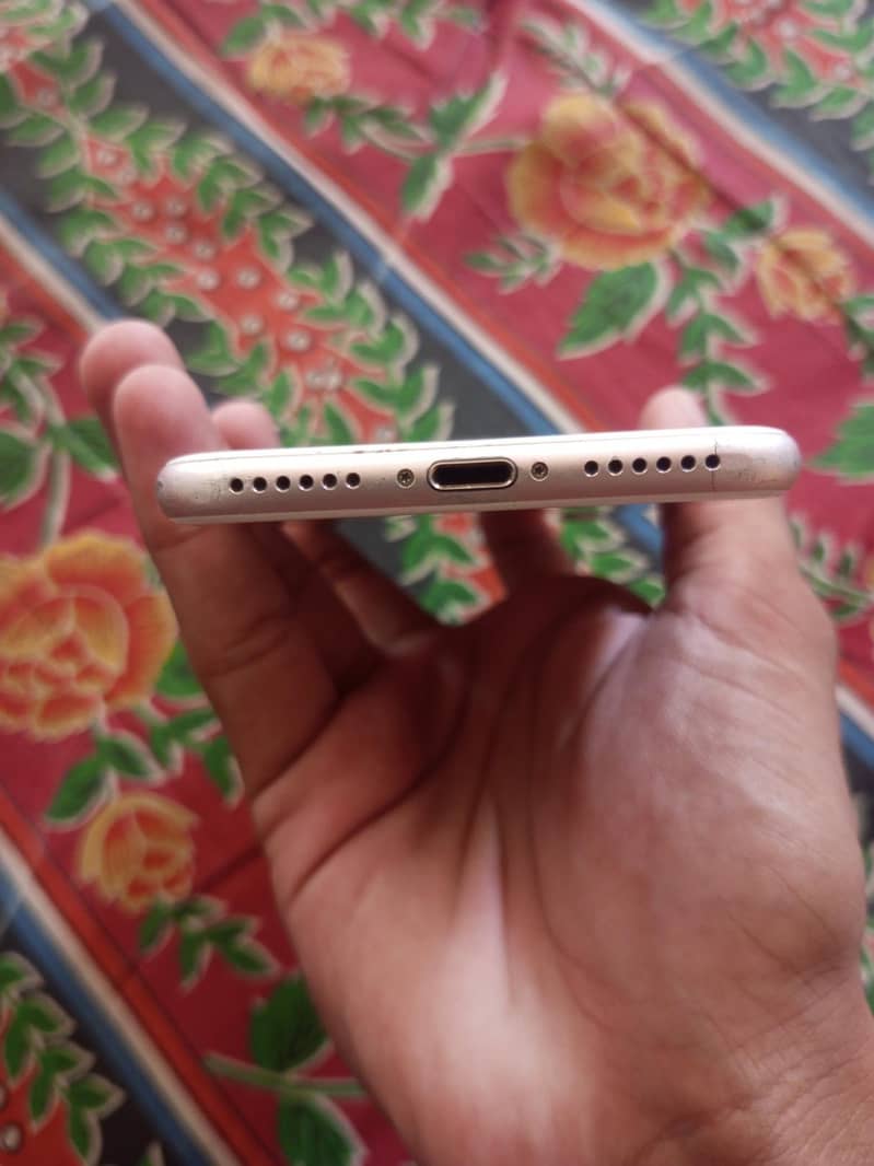 Apple iPhone 7 2