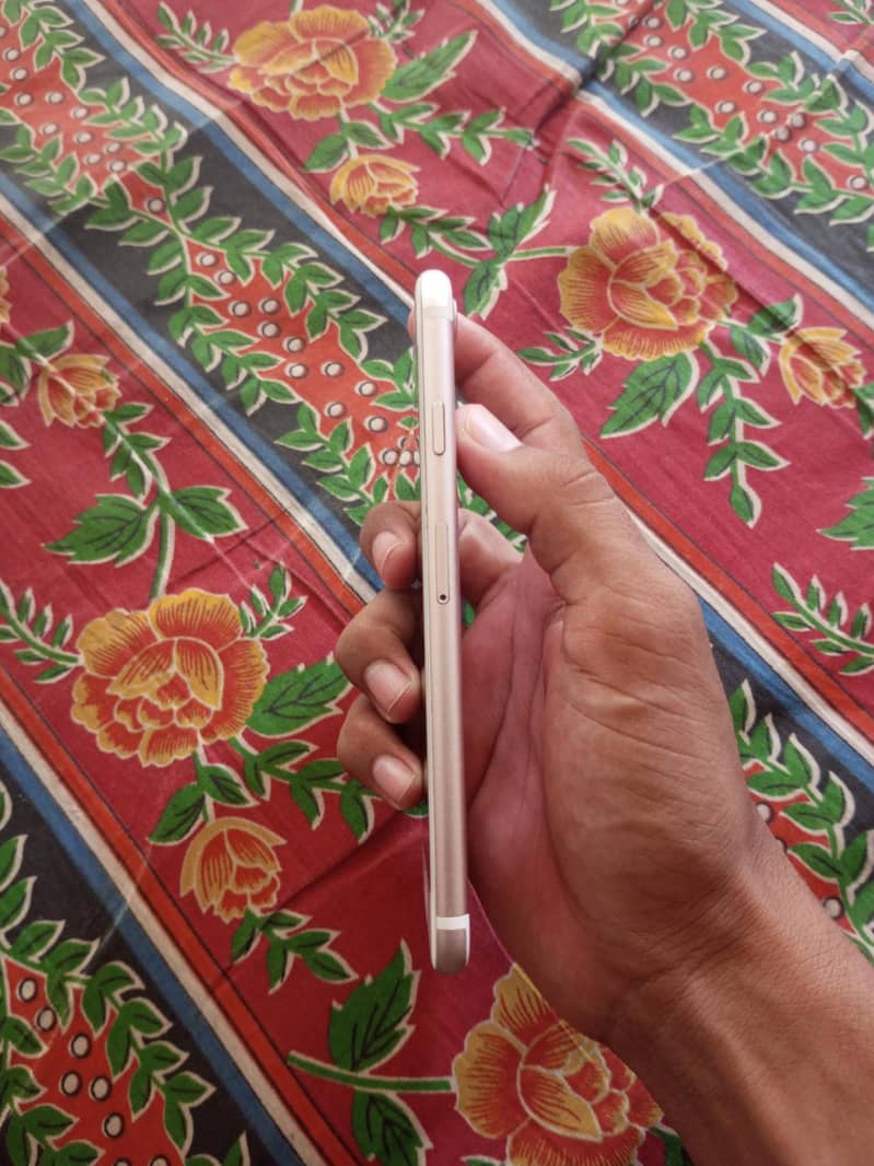 Apple iPhone 7 3