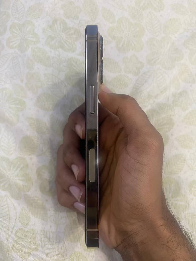 Apple iPhone 13 Pro 4