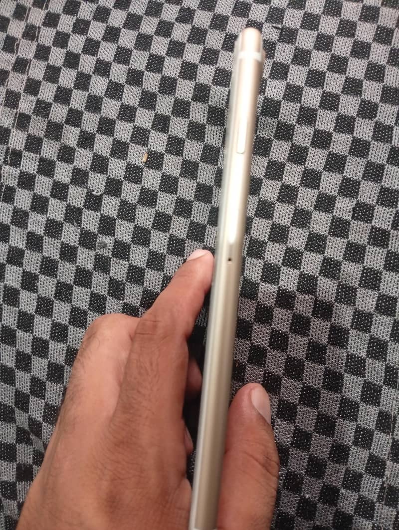 Apple iPhone 7 Plus 1