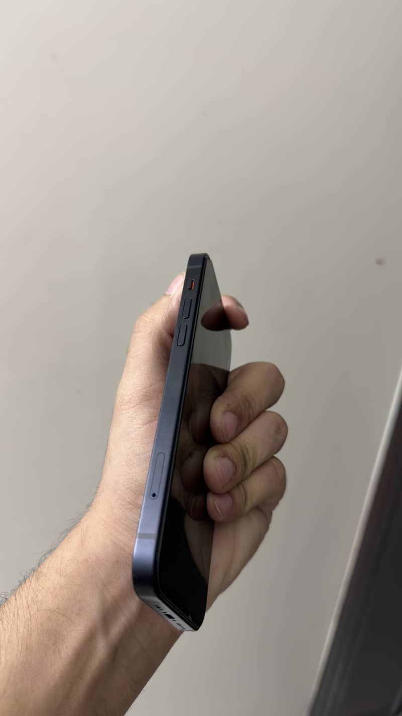 Apple iPhone 12 4