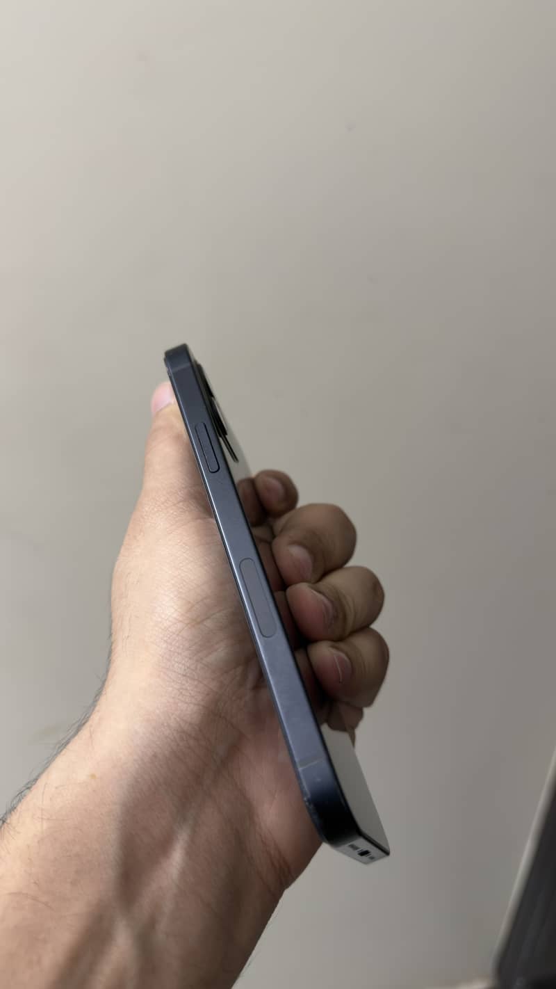 Apple iPhone 12 6