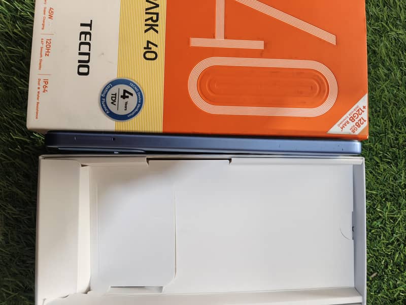 Tecno Spark 40 4
