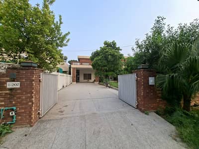 SYED BROTHERS PROUDLY OFFERS: 2-Kanal Elegant And Fully Maintained Double Unit Bungalow Is Available In The Best Block Of DHA Lahore.