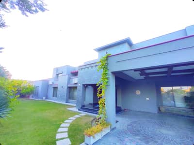 2 KANAL GRAND RESIDENCE WITH 1 KANAL HOUSE & 1 KANAL PRIVATE LAWN FOR SALE