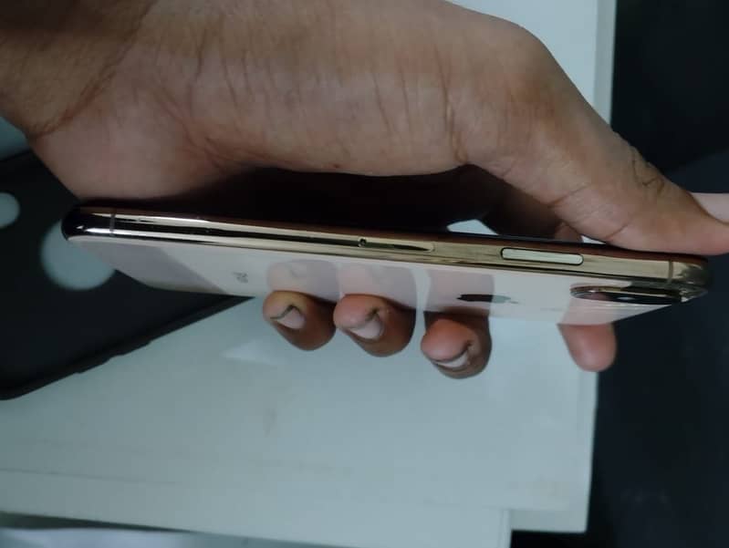 Apple iPhone XS 3