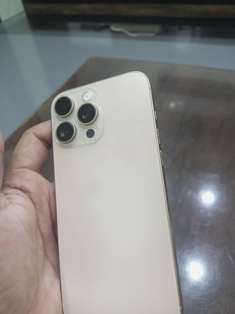 Apple iPhone 16 Pro Max 2