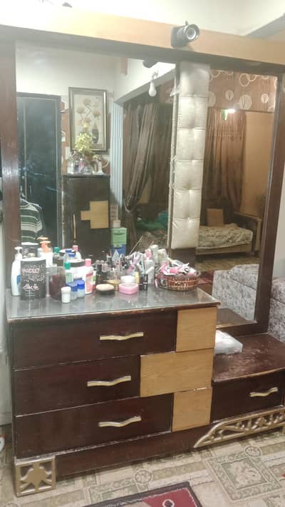 lasani wood dressing table in excellent condition urgent sell