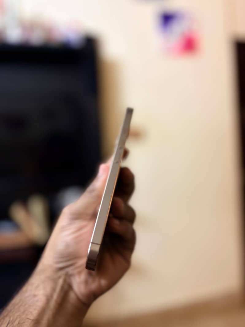 Apple iPhone 16 Pro 3