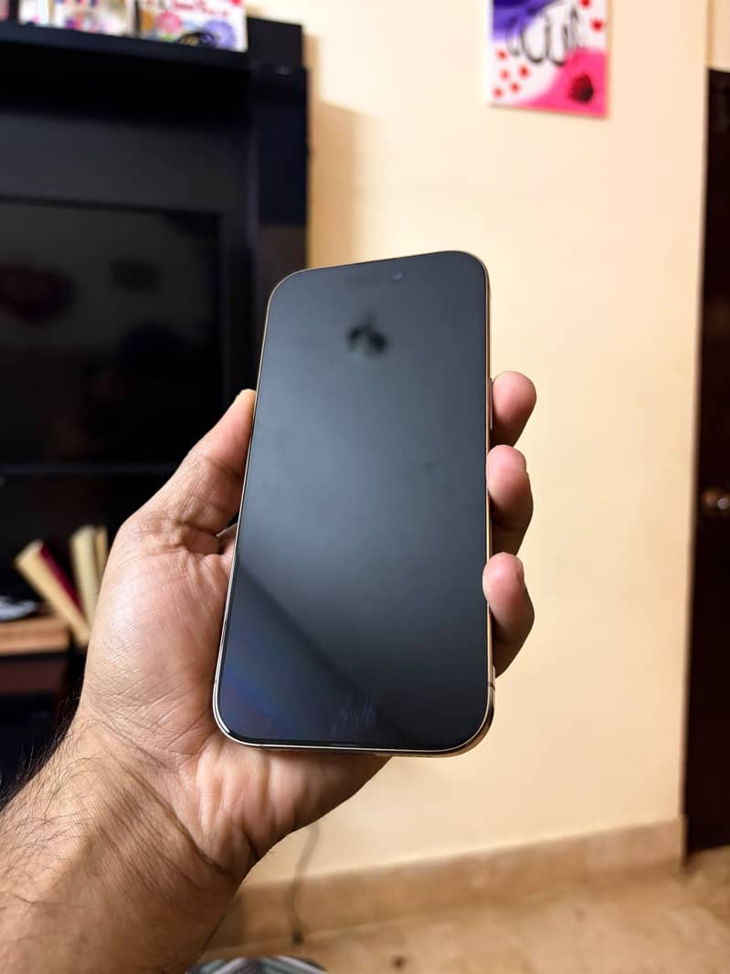 Apple iPhone 16 Pro 4