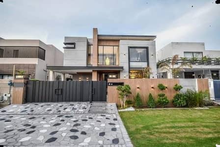 EXCLUSIVE 1 KANAL 5 BED HOUSE FEATURING FULL BASEMENT FOR SALE IN DHA PHASE 6 BLOCK C
