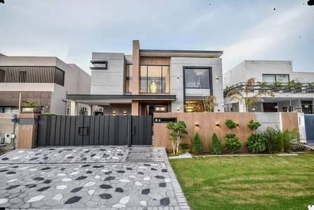 EXCLUSIVE 1 KANAL 5 BED HOUSE FEATURING FULL BASEMENT FOR SALE IN DHA PHASE 6 BLOCK C