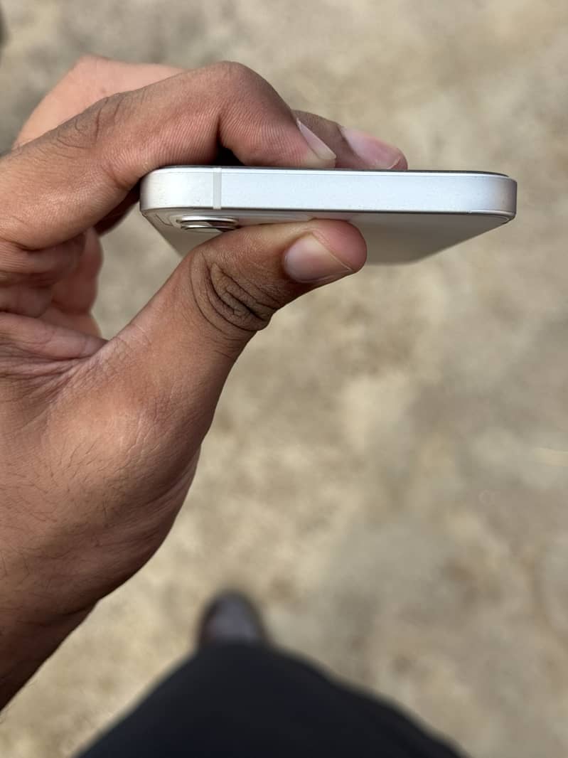Apple iPhone 12 3