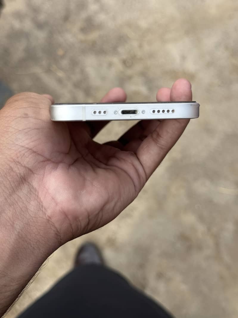 Apple iPhone 12 4