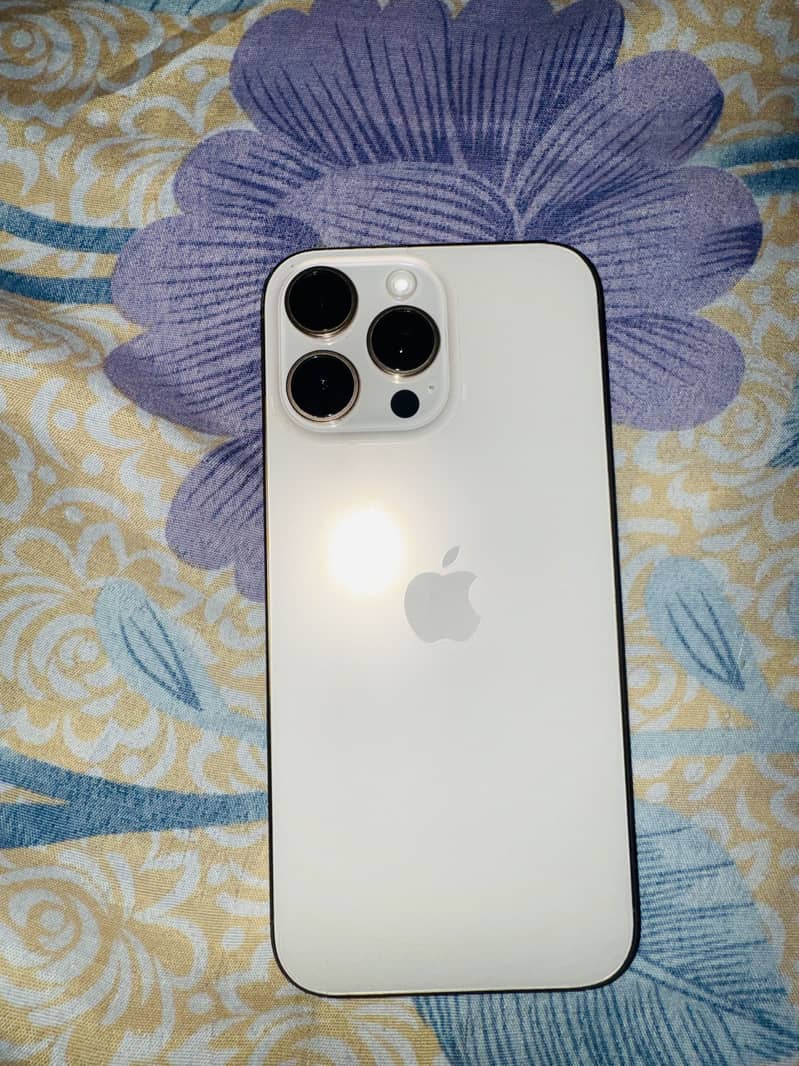 Apple iPhone 16 Pro Max 0