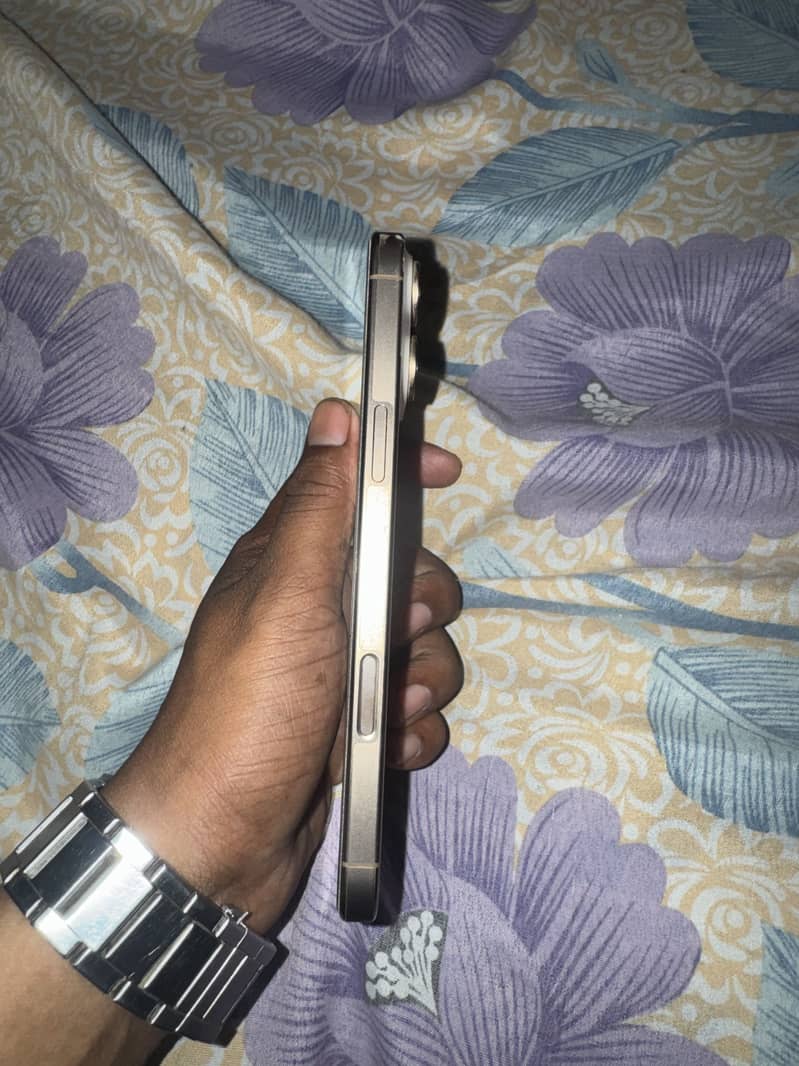 Apple iPhone 16 Pro Max 5