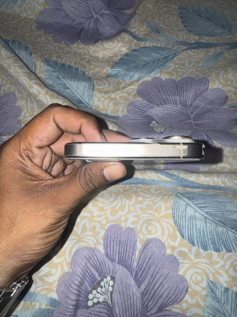 Apple iPhone 16 Pro Max 7
