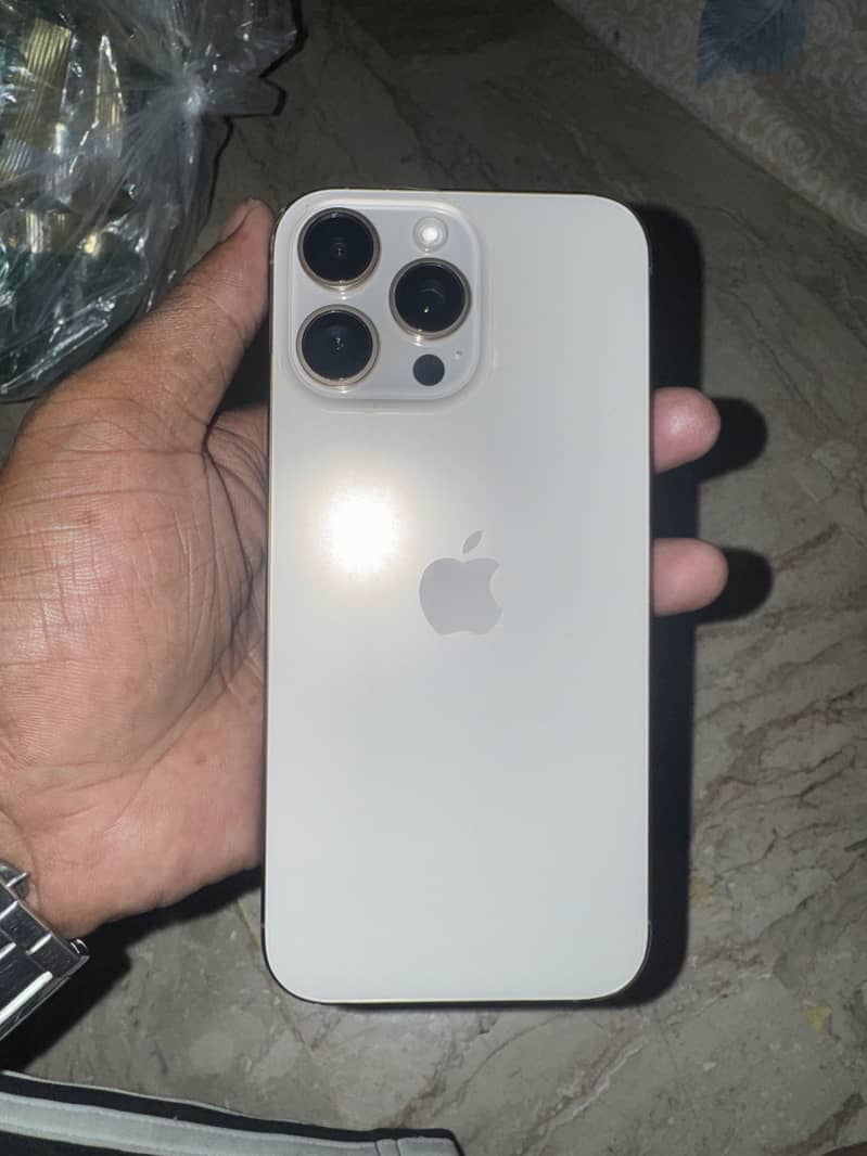Apple iPhone 16 Pro Max 8