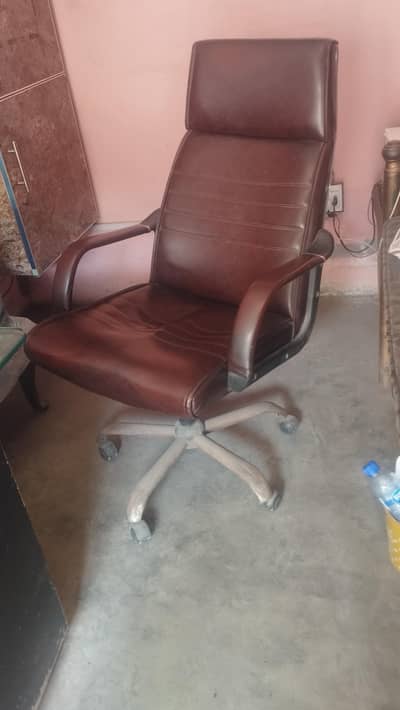 Revolving chair