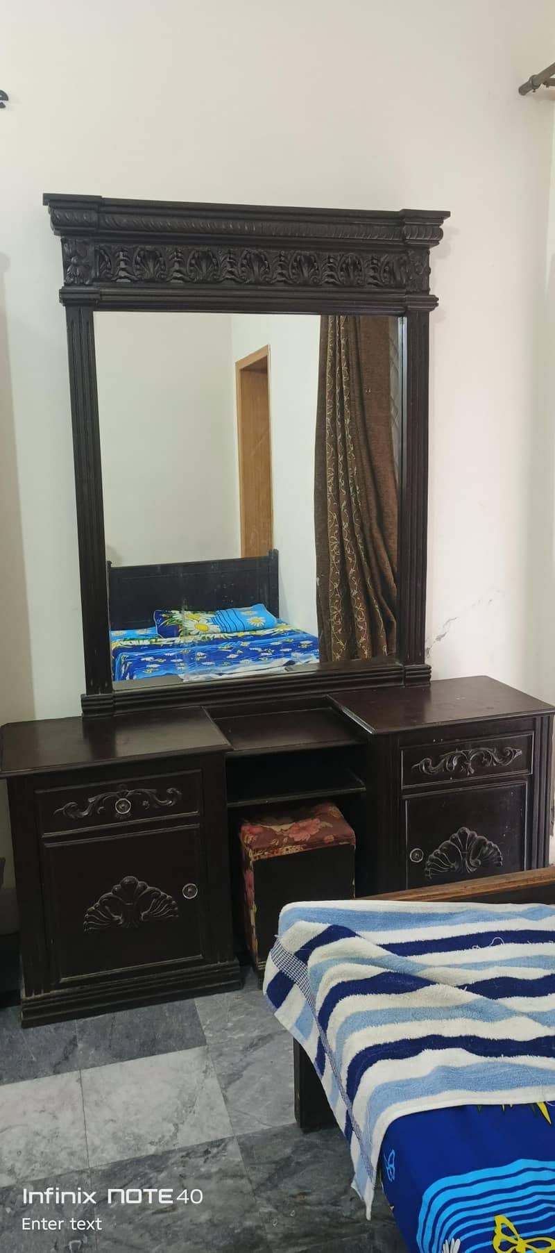 dressing table 0